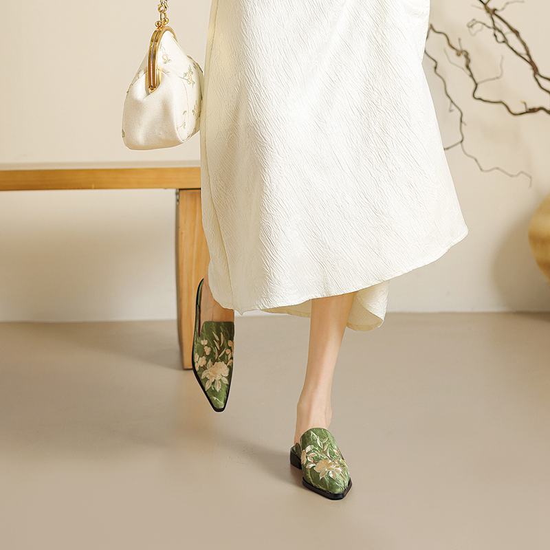 Krazing Pot Natural Skin Silk Spring Summer Size 40 Thick Low Heels Women Pointed Toe Shallow Embroidery Mules Pumps