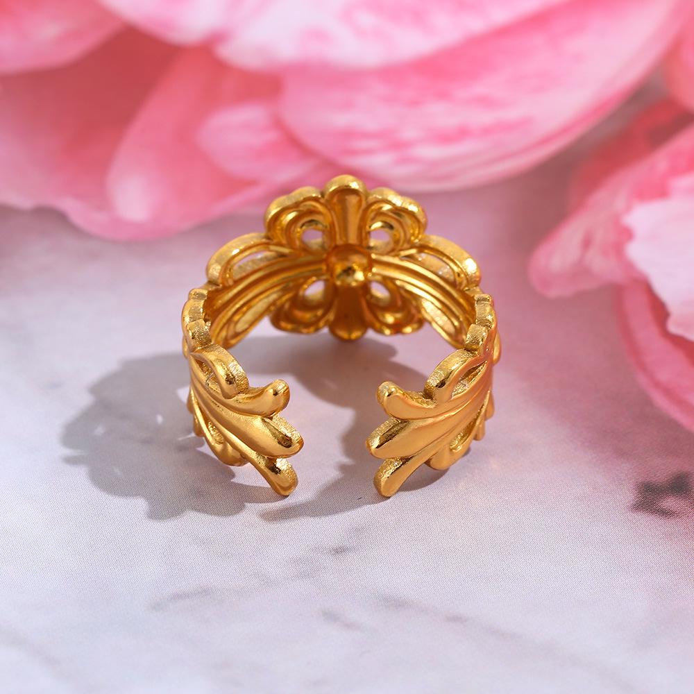 

Elegant Non-Fading Aluminum Hollow Flower Ring for Ladies - Trendy and Ideal for Banquets золотий