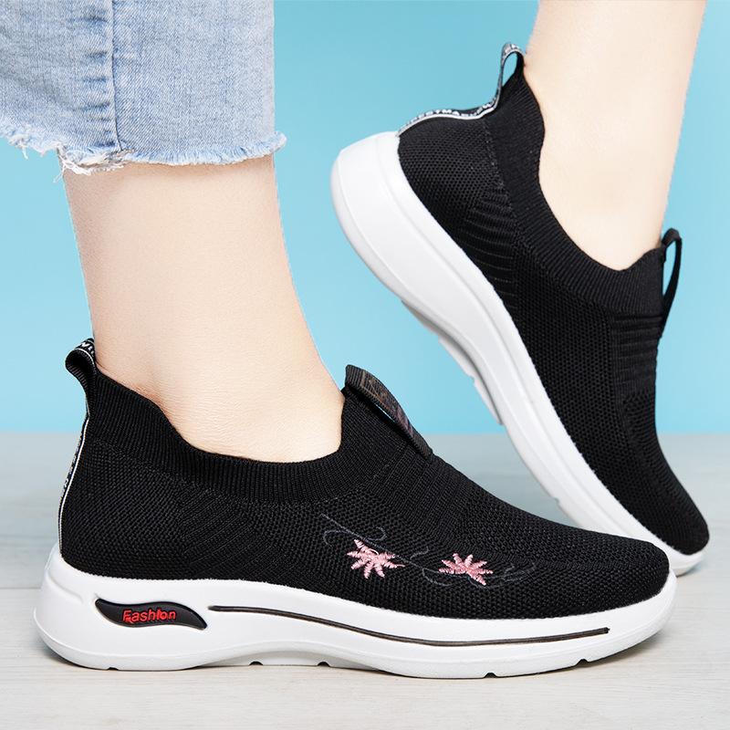 New Breathable Mesh Sneakers Lightweight Soft Sole Comfortable Casual Running Shoes