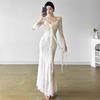 Schönes und schönes kleines Kleid, hochwertiges Langarm-Taillenkleid für den frühen Herbst, Spitzen-Transparenz-Fischgrät-Kleid