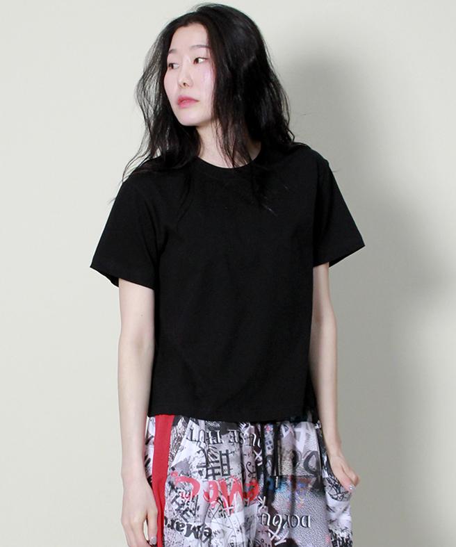 Deumakeu Plain Semi-Crop Short Sleeve T-Shirt Black