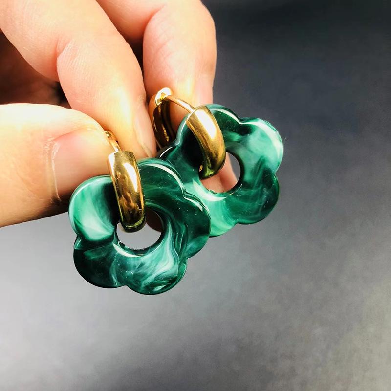 European and American Cartoon Resin Flower Copper Earrings - Cute and Fashionable Flower Hoops.