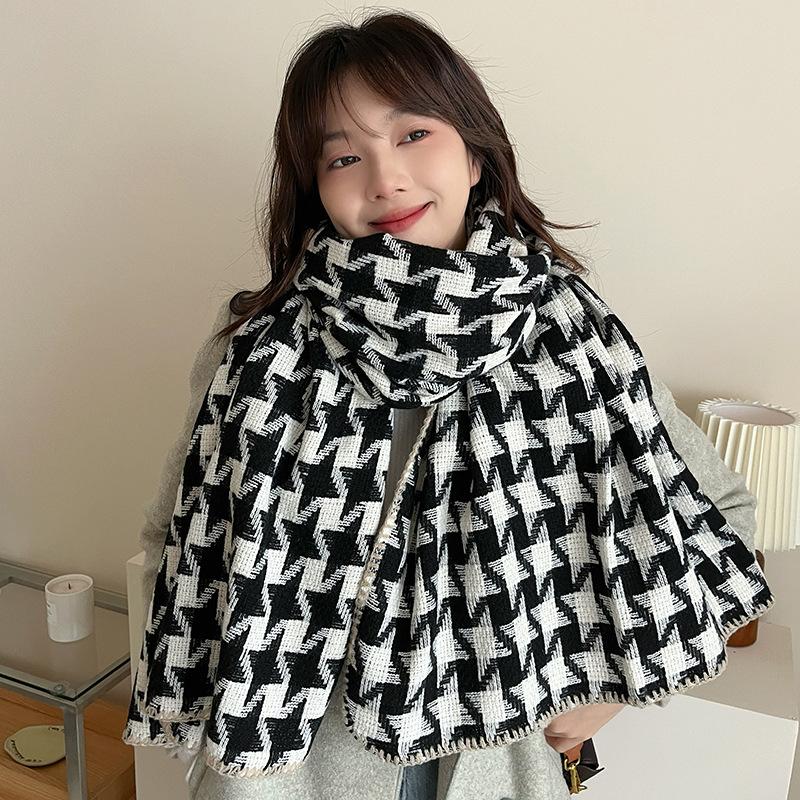 2024 New Black and White Scarf for Women's Winter Luxury Versatile Imitation Cashmere Scarf