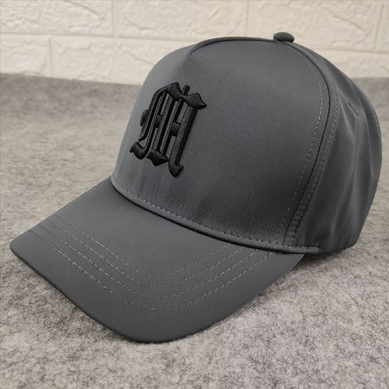 New high-top five-piece baseball cap, solid color men's hat in summer, and one white hat for women in summer.