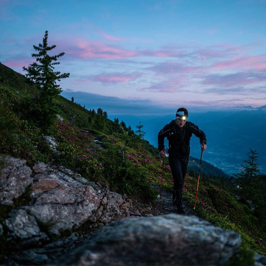 Linterna frontal LED Ledlenser H7R Core, recargable por USB, negra, pequeña