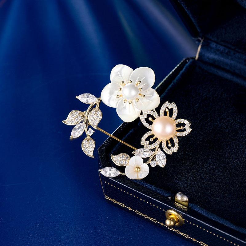 

Пресноводная перламутровая брошь в виде цветка вишни, изысканный женский корсаж, пальто, кардиган, булавка, универсальные женские аксессуары золотой