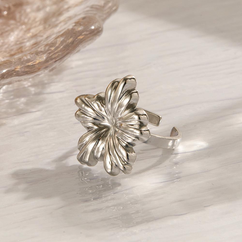 European & American Fashion Stainless Steel Flower Ring, 18k Gold-Plated Open Adjustable Jewelry