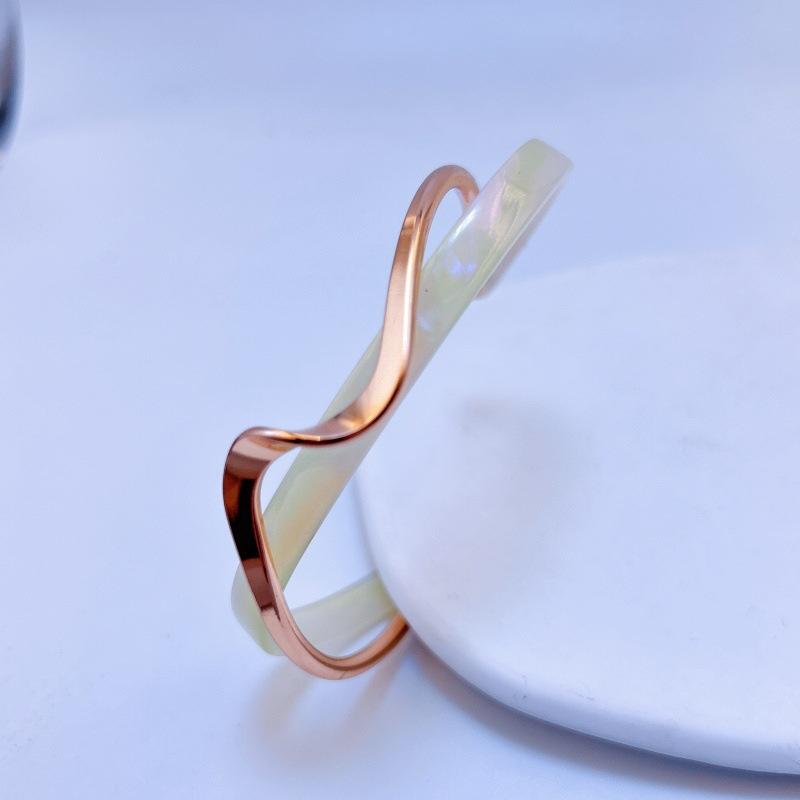 Eco-Friendly Light Luxury Acrylic Bracelet, Curved Metal Texture Ins Fashion Jewelry