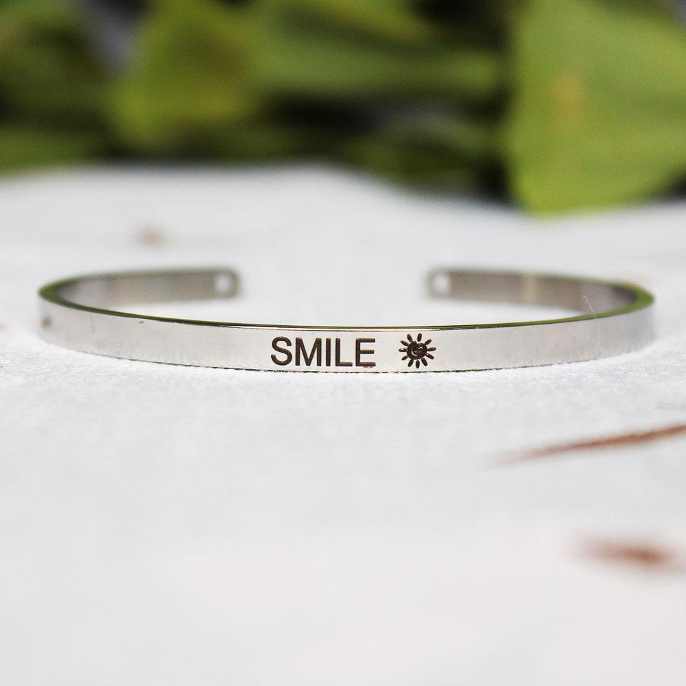 4mm inspirierendes Armband Zitat Mantra Schnitzerei Armreif für Frauen Edelstahl Manschettenschmuck