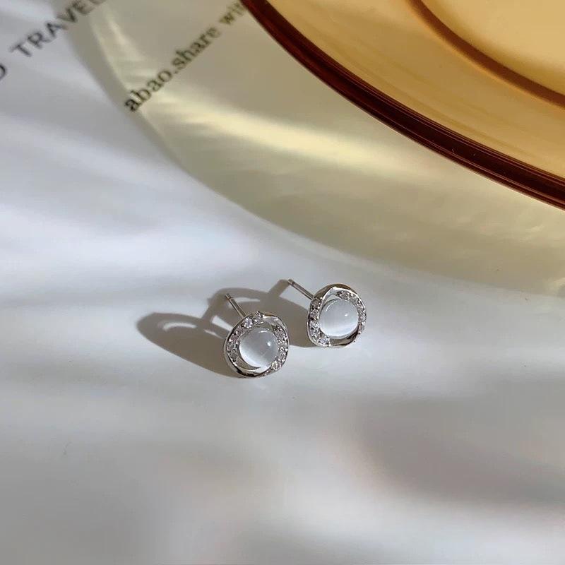 

New Models, High-end Earrings Temperament Atmospheric Earclips Exquisite Earrings Women s Anti-allergic