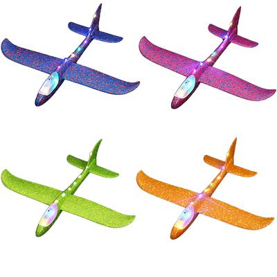 hand throwing glider