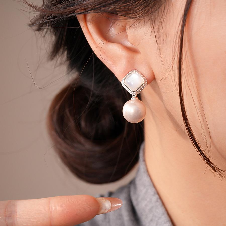 French Retro Earrings, Fashionable and Exquisite Temperament Earrings, Light Luxury and High-end Earrings for Women