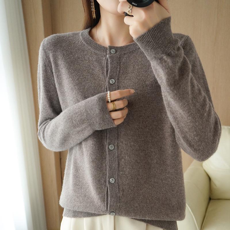 Women's Loose Plus Size Pure Wool Cardigan - Round Neck, Long-Sleeve, Anti-Pilling Knitwear for Spring & Autumn