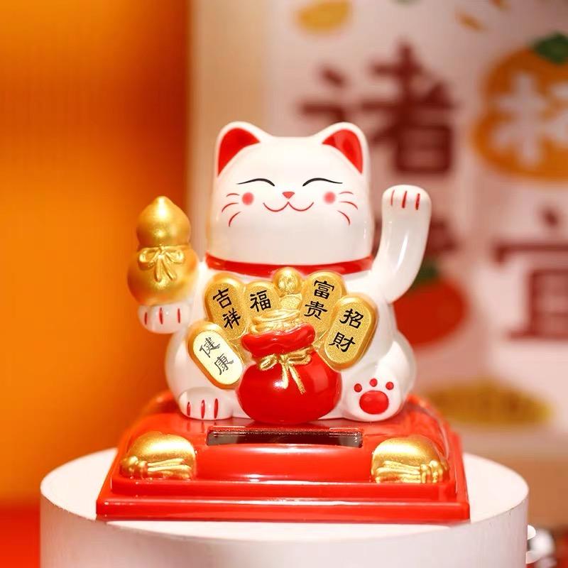 Solar-Powered Waving Lucky Cat Ornament for New Year and Car Dashboard