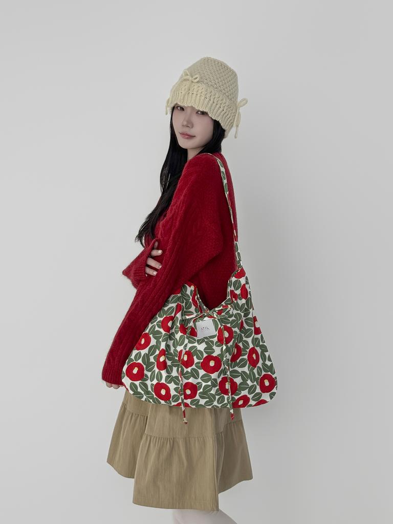 Atil Studio All Season Oxford Graphic Shoulder Bag _ [Red Camellia]