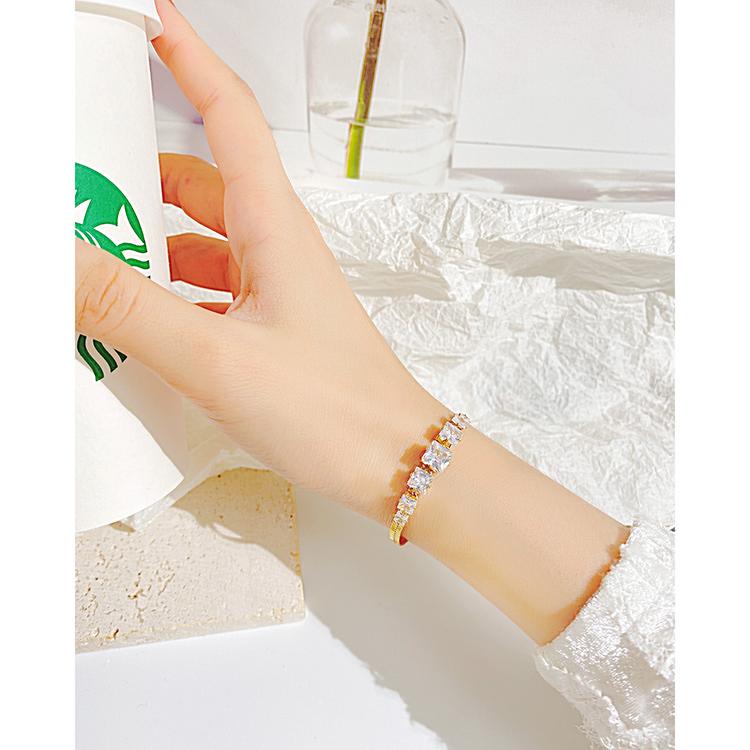 Custom 18K Gold Plated Stainless Steel Female Jewelry Creative Cubic Zirconia Snake Chain Bracelet
