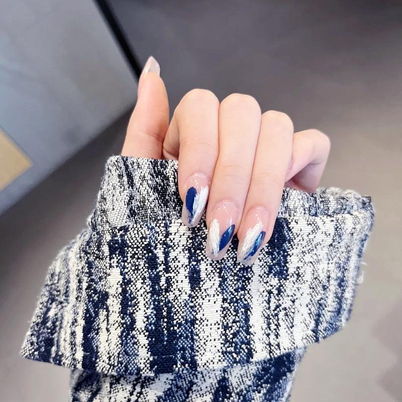 

European & American Style 2025 Wearable Nail Tips: Finished Product, Spicy & Bold False Nails 1704#Blue and White Graffiti [Glue Version]