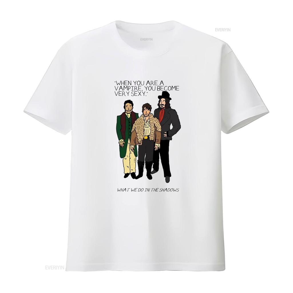Camiseta Lo Que Hacemos En Las Sombras Regalo Para Fans Moda Unisex Vintage Top Gráfico Versátil Para Uso Diario Suave