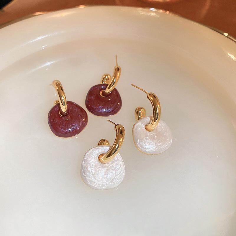 Silver Needle C-shaped Drip Oil Square Pendant Earrings - Retro Hong Kong Style Versatile Studs for Women