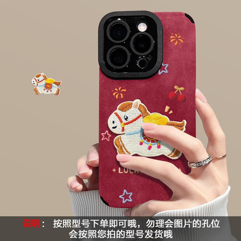 Applicable to Apple 17promax mobile phone case iPhone16 embroidered pony bracelet 15 New Year's 14 silicone anti-drop 13
