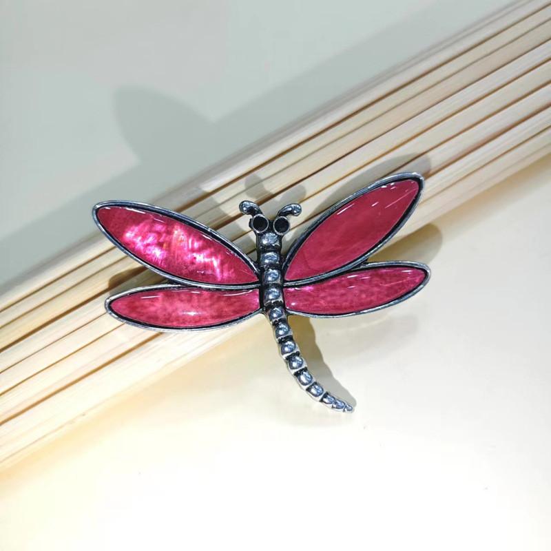Animal Shell Brooch Pendant With Embellished Beads For Stylish Wear