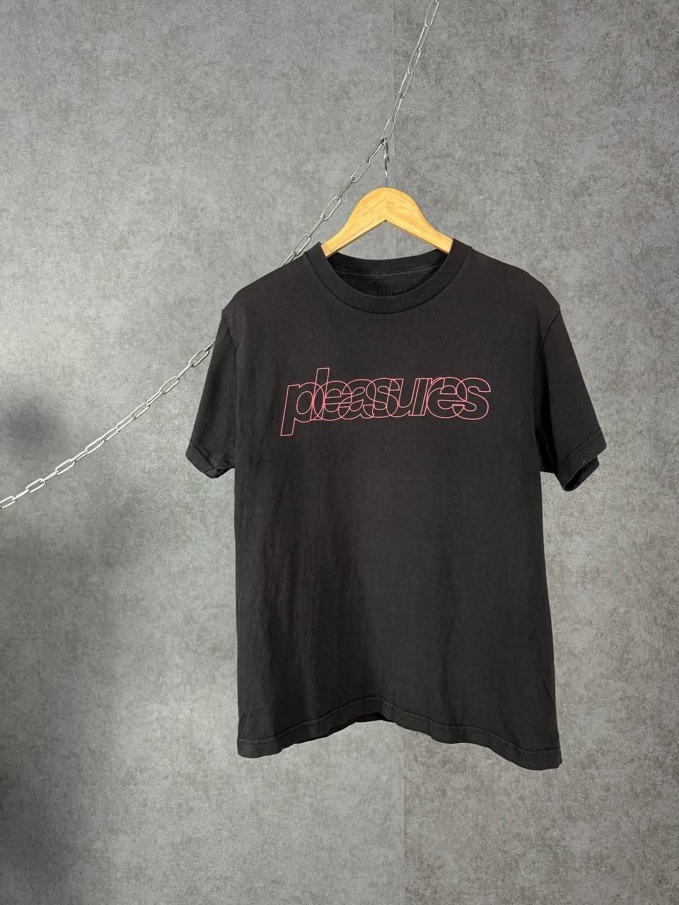 Pleasures designer center logo tee Unisex T-Shirt XL