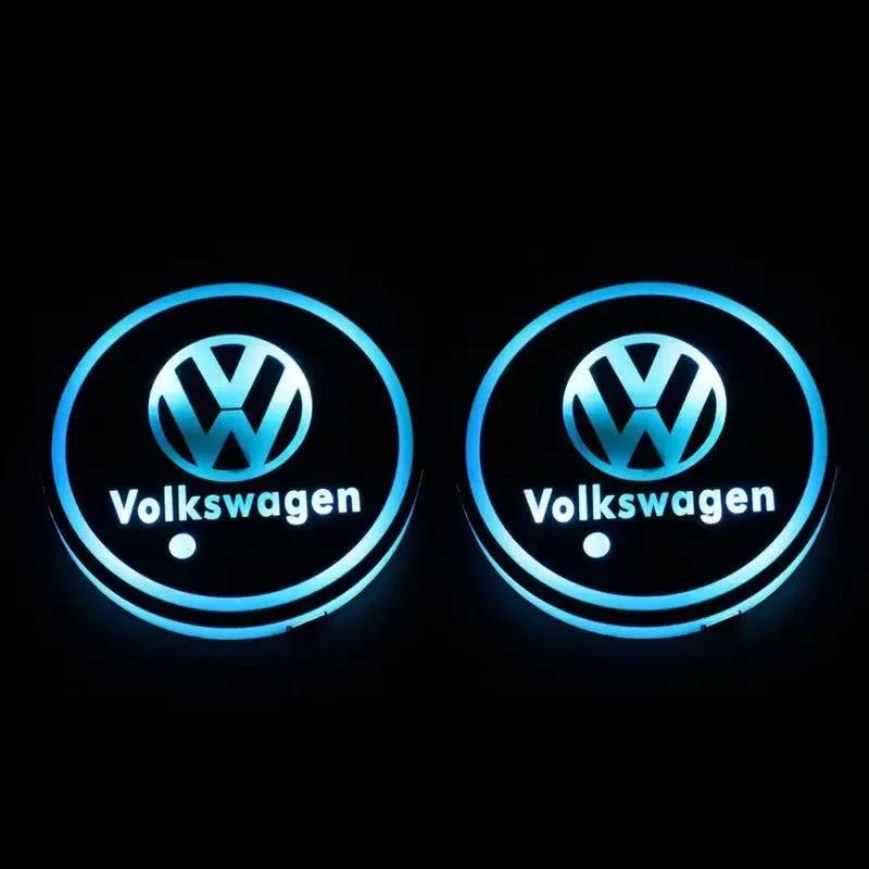 2025 Horká Novinka 7 Barevné LED Světlo do Držáku na Nápoje v Autě Svítící Podtácek Podložka pod Hrnky s Vodou Pro VW Volkswagen Polo Jetta Golf Beetle CC GTI gol