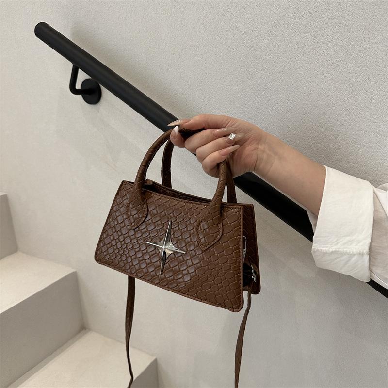 

Small bag women s 2025 new trendy fashion retro middle-aged women s bag spring and summer versatile mother shoulder messenger tote bag світло-коричневого кольору