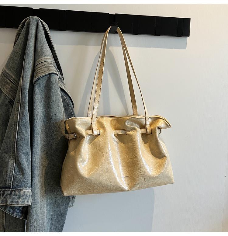 

Модная нишевая сумка-тоут, новая ручная сумка с плиссировкой, текстурированная кулиска, наплечная сумка-мессенджер. хаки