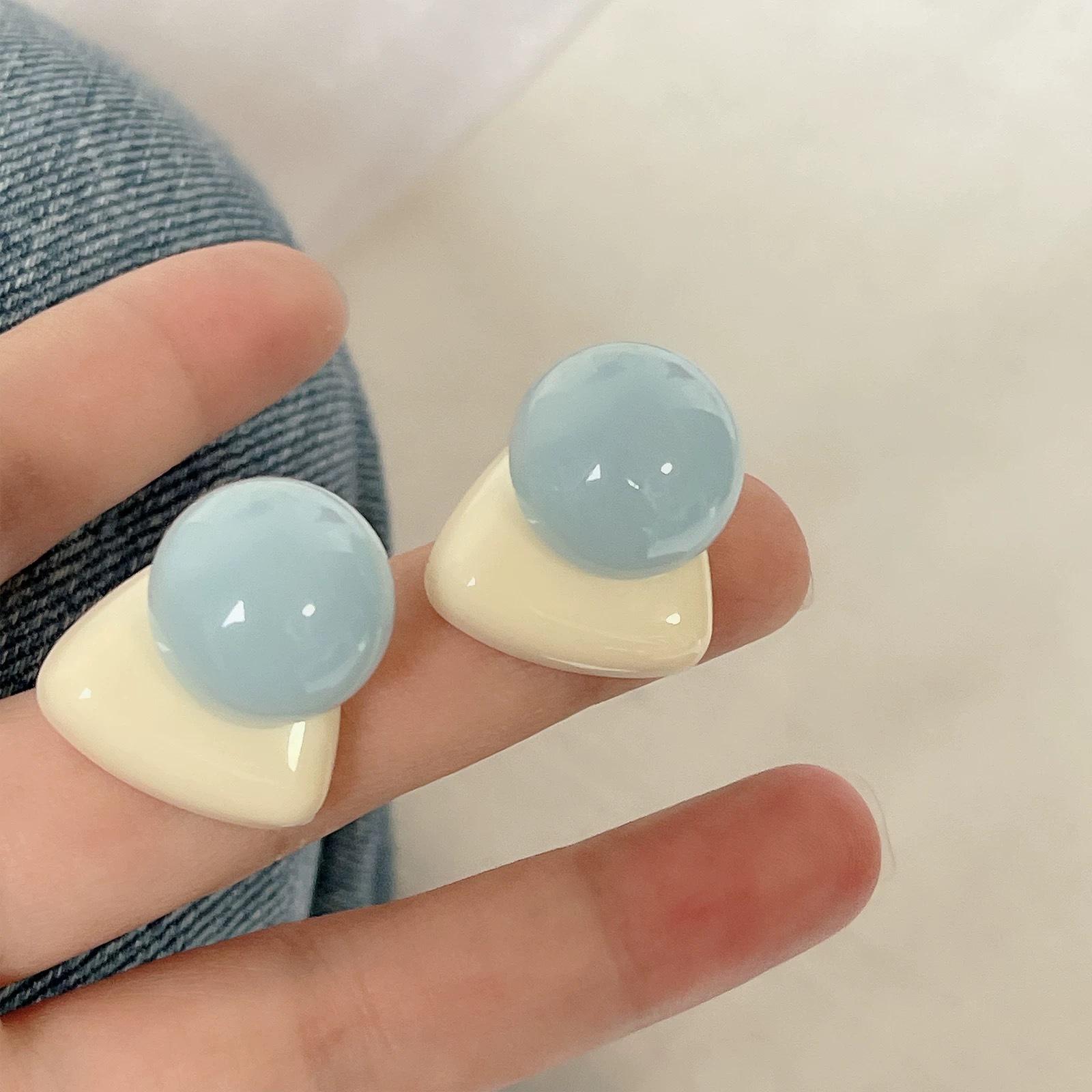 Summer geometric contrasting stud earrings New year earrings Design sense earrings Simple sweet ears Girl earrings Women