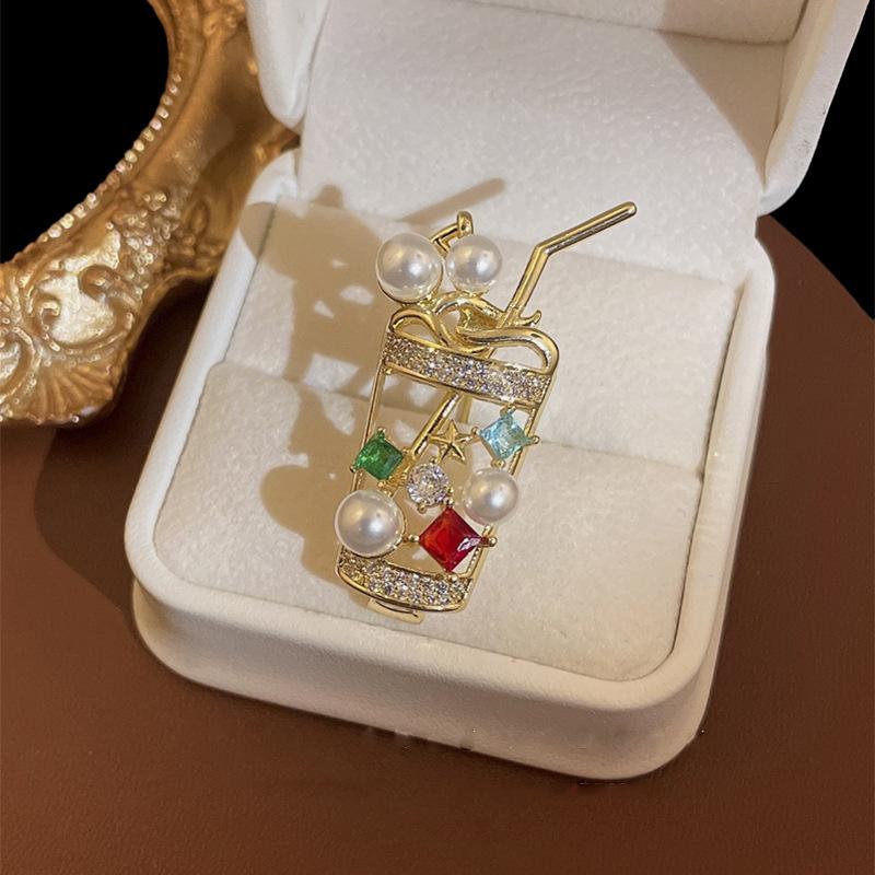 Cartoon polka dot cat brooch personalized fashion creative suit pin niche brooch women