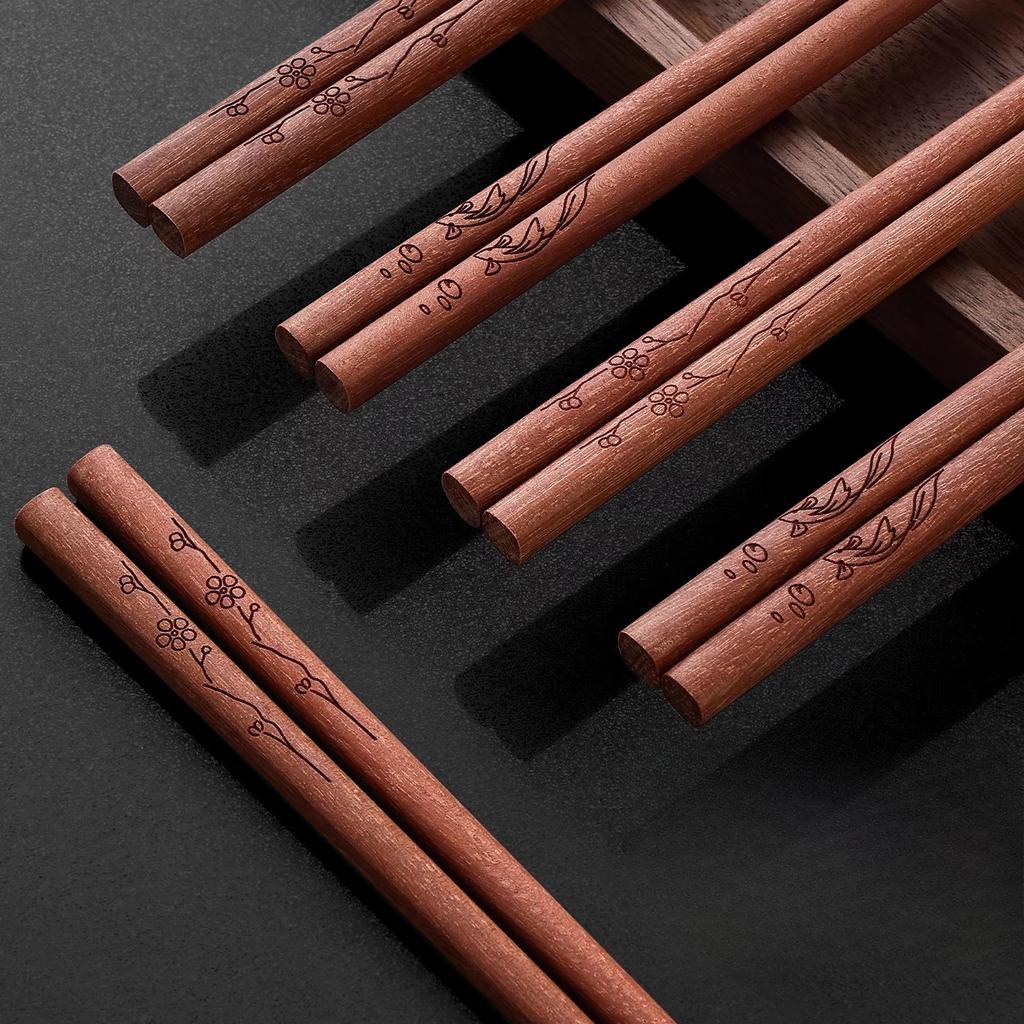 The Carved Natural Red Sandalwood Chopsticks Symbolize High-quality Solid Wood Chopsticks Without Paint or Wax