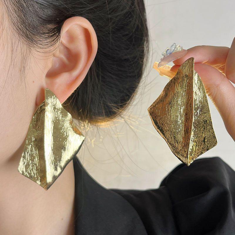 Retro Concave-Convex Metal Diamond Texture Unique Earrings