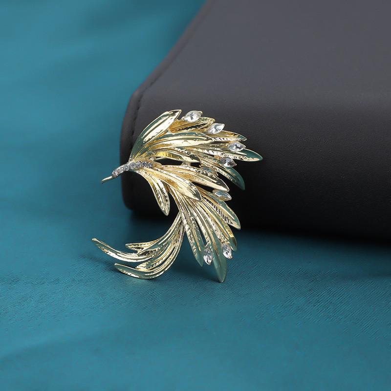 

Phoenix Enamel Brooch: Exquisite, Colorful Pin for Suits, Sweaters, and Evening Dresses - Versatile High-End Accessory.