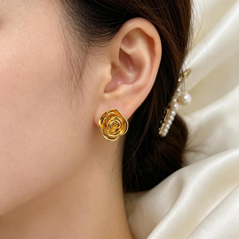Indian Flower Impressive Gold-Colored Stud Earrings French Style Vintage Metal Flower Stud Earrings Premium Accessory