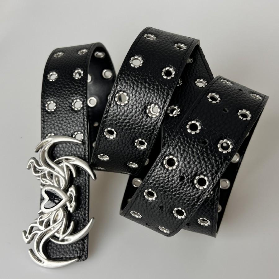 The Irregular-shaped Buckle Air Eye Belt Can Be Removed with Belt Buckles on Both Sides, Making It A Popular Instagram Belt for Both Men and Women