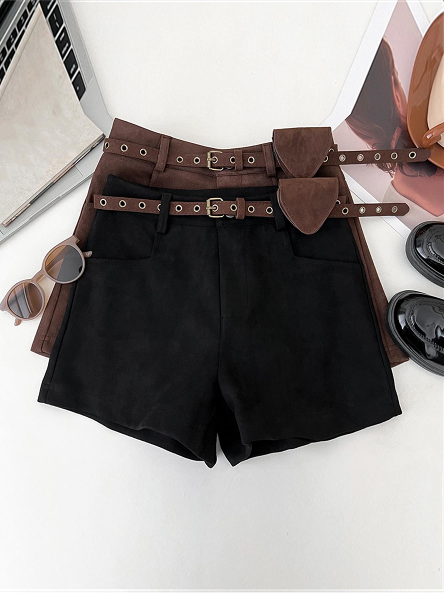 

Retro Coffee Suede Shorts for Women - A-Line, Wide-Leg Style; Ideal Spring/Autumn Wear, Perfect with Boots. M