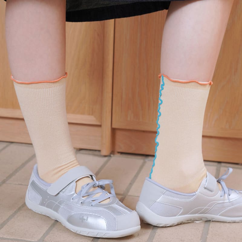 STUDIO SOCKSTOP Two-Way Ruffle Crew Socks