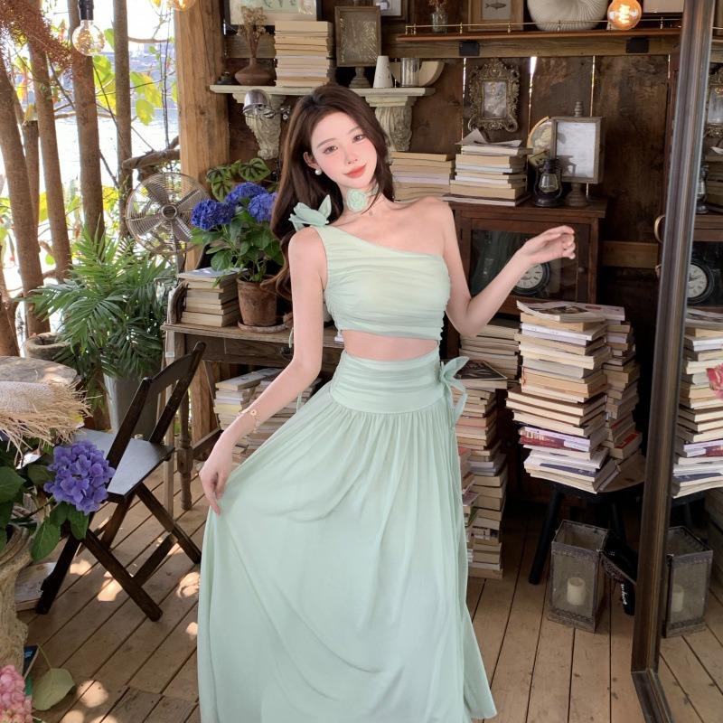 French Niche High-end Cold White Slanted Shoulder Waist Dress Women's Seaside Vacation Super Fairy Dress