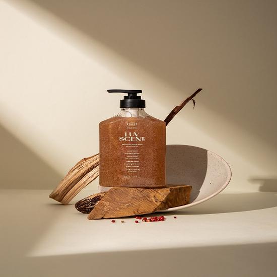 LUV SCENT Scrub Wash 500ml (Choose 1 of 3 flavors) (White Tulip/Raspberry Vanilla/Cedarwood)