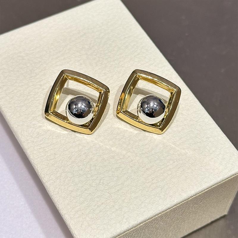 2025 Trendy Retro Geometric Stud Earrings for Women with Unique High-End French Pearl Design