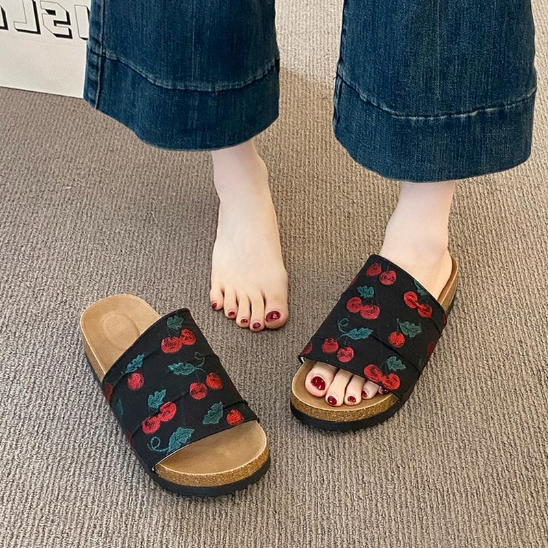 Fashion Shoes Ladies' Slippers Summer Clogs Woman Platform Pantofle Beach Soft 2025 Rubber Slides  Shoes Women Female Slippers Platform