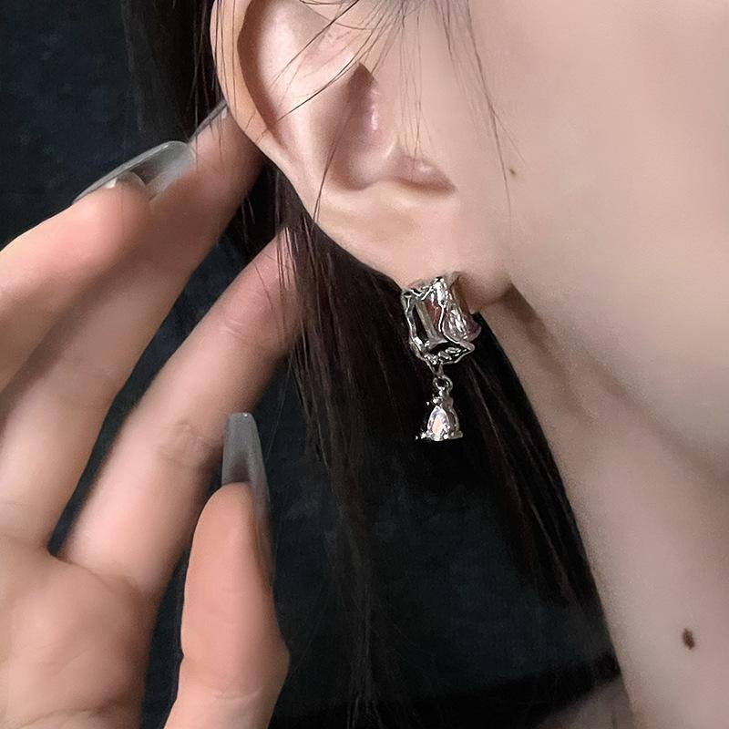 Ultra-Delicate Butterfly Zircon Earrings, Niche Design Sense, Advanced Cold Wind, Personalized Stud Earrings, Temperament, Socialite, Round Face Woman