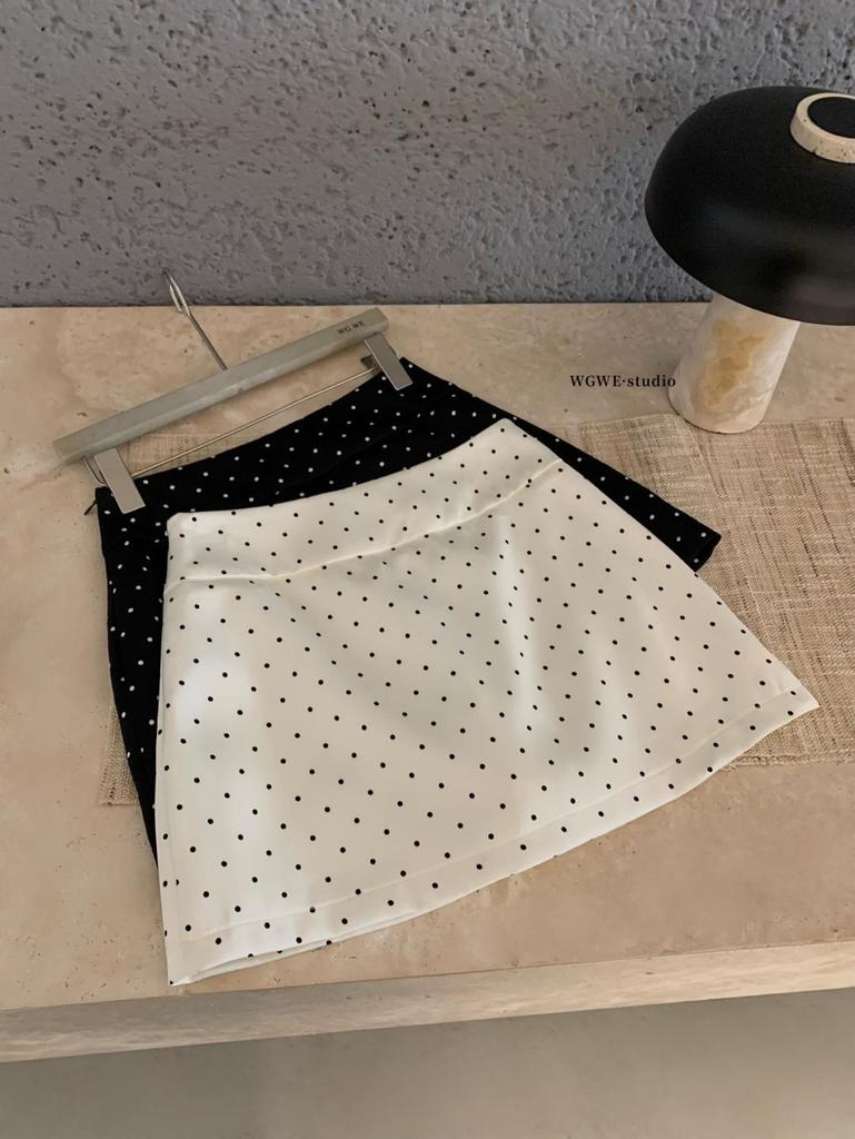 Guangzhou Thirteen Hong Lace-Up Vest & Polka Dot Skirt Two-Piece Fall/Winter Set