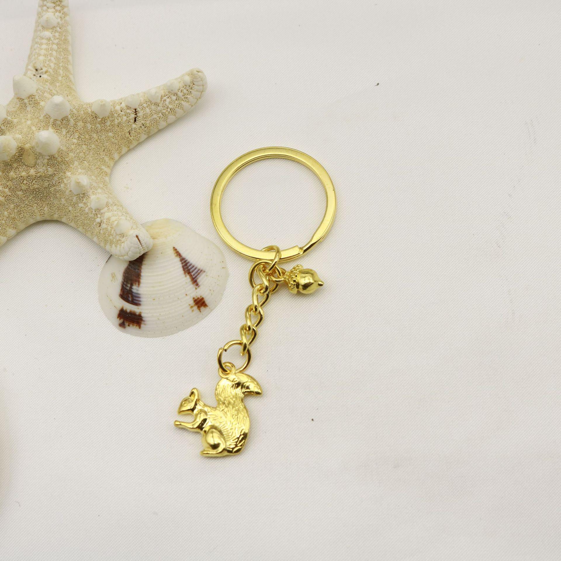 Squirrel Pine Nut Keychain Pendant золотой
