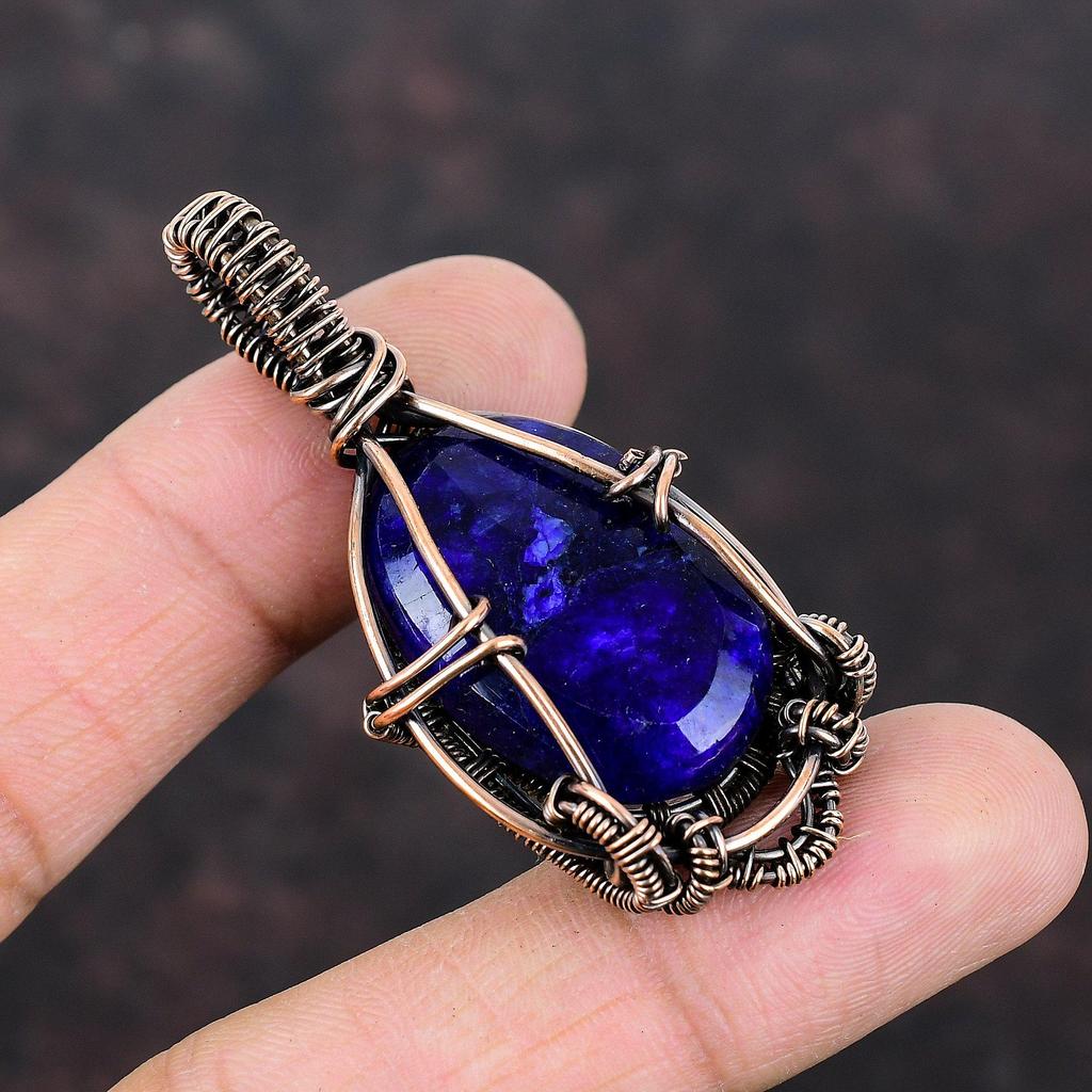 Fasetowany wisiorek z niebieskim szafirem, owinięty drutem miedzianym, wisiorek z kamieniem szlachetnym, miedziana biżuteria, niesamowity wisiorek, ręcznie robiony, zupełnie nowy wisiorek, prezent dla matki