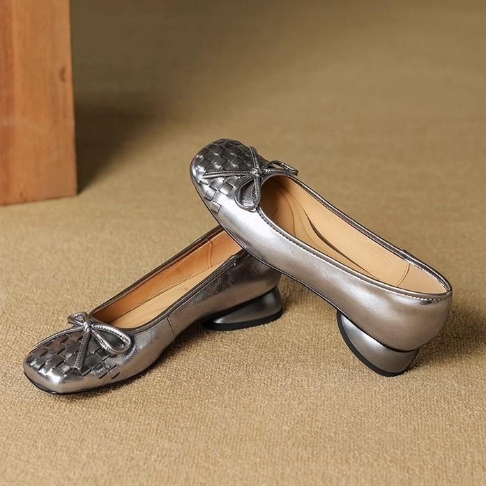 

Французский премиальный сенс тканый диагональный голова повседневная обувь яркая кожа одна педаль легкое дуло одинарная обувь бант серебро Дуду женская обувь 40