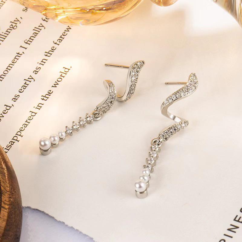 Elegant Crystal Pearl Tassel Earrings for Women - Light Luxury, Dignified, and High-End