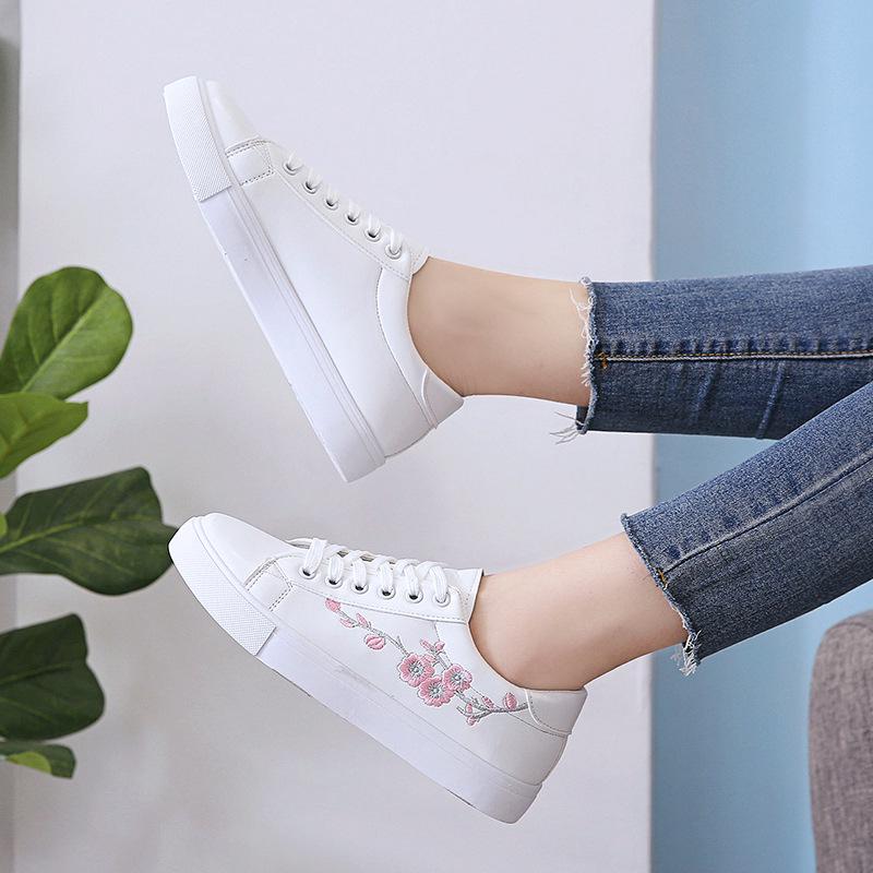 Fashion Chinese Style Embroidered Little White Shoes Female Student Flat Casual Sneakers 2025 Spring New Breathable Womens Board Shoes