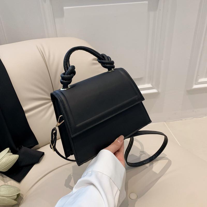 

Stylish Summer Crossbody Bag For Women With Chic Design And Versatile Colors